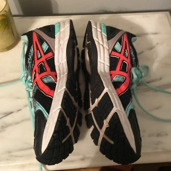 ASICS - Picture 3 of 5